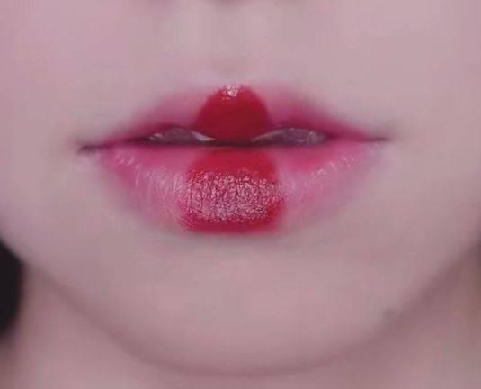 唇妆艺术：一抹色彩，无限风情